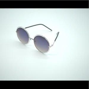 Round Sunglasses “Into the Deep Grey”